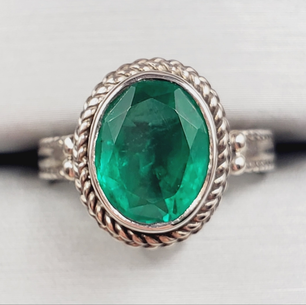 Oval Emerald Green Quartz & 925 Sterling Silver Bezel Set - Rope Design Ring